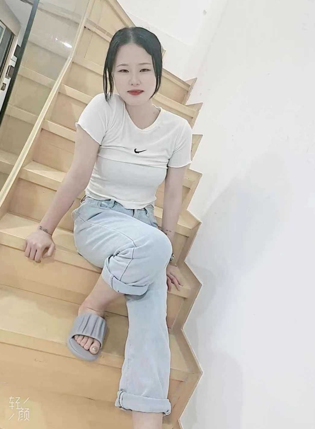 18岁可人的学生妹